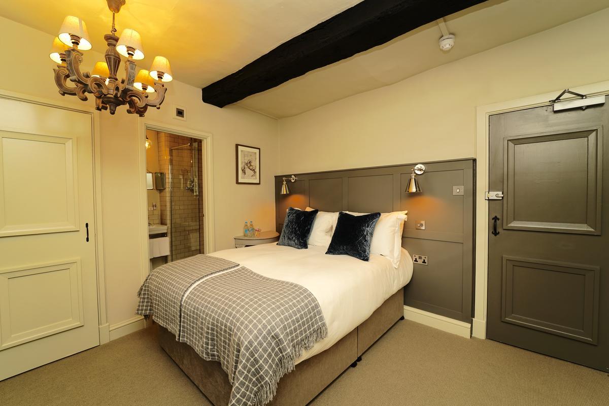 The Bull Hotel Fairford Exterior foto